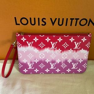 ‼️SOLD‼️Louis Vuitton Escale Neverfull Pochette